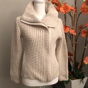 GAP cream colored sweater with zipper